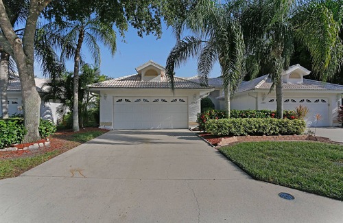 North Naples Villa | Fantastic location! Amazing villa private pool, tranquil lake views!