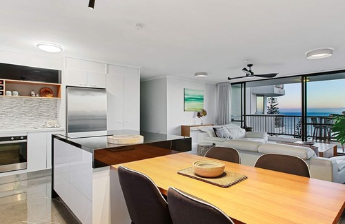 Mooloolaba Apartment | Fantastic location for this beachside Luxurious 2 Bedroom Apartment. Sit on the balcony and enjoy