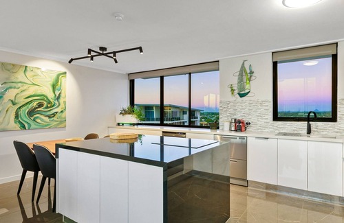 Mooloolaba Apartment | Fantastic location for this beachside Luxurious 2 Bedroom Apartment. Sit on the balcony and enjoy