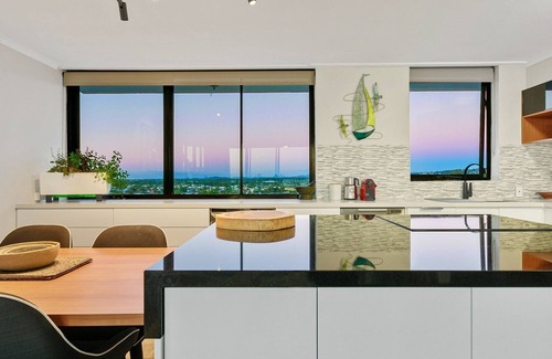 Mooloolaba Apartment | Fantastic location for this beachside Luxurious 2 Bedroom Apartment. Sit on the balcony and enjoy