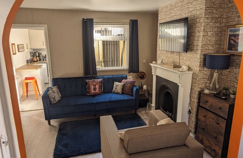 Londonderry House | Fantastic Location to Ebrington Sq and city centre
