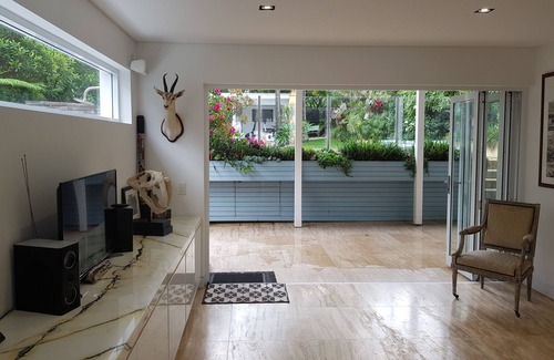 North Curl Curl House | Fantastic Modern Beach House with Sensational Ocean Views & large in ground Pool