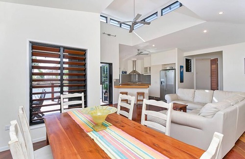 Clifton Beach House | Fantastic ocean and beach view holiday house.