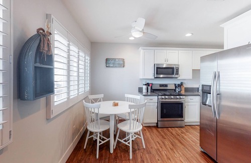 South Oceanside House | Fantastic Oceanside Condo Across Street From Beach w/Free WiFi & Private W/D