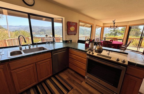 Gold Beach House | Fantastic River & Ocean Views! Family Friendly Home, Sleeps 8