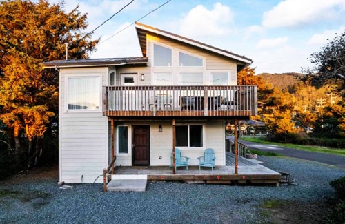 Rockaway Beach House | Fantastic Rockaway Family Escape – Close to Beach with BBQ & Fire Pit