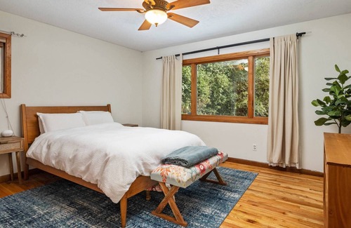 Pleasant Valley House | Fantastic Southeast Retreat, Just Above Johnson Creek, Pet Friendly, Huge Deck & Yard w/ Fire-Table