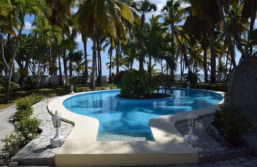 Bocacanasta House | Fantastic vacation home with access to the Caribbean Sea!