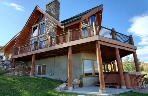 Garden City Cabin | Fantastic view! Arcade, Jacuzzi, Family Friendly Cottage!