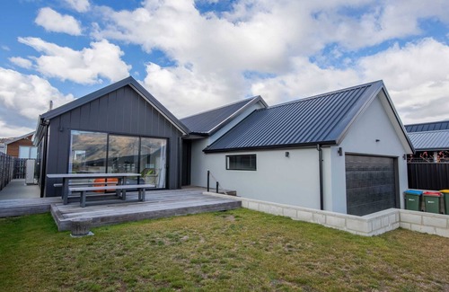 Wanaka House | Fantastic Views on Farrant Dr