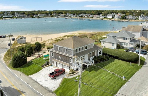Hyannis House | Fantastic Waterfront Home on Bayview Beach (2198)