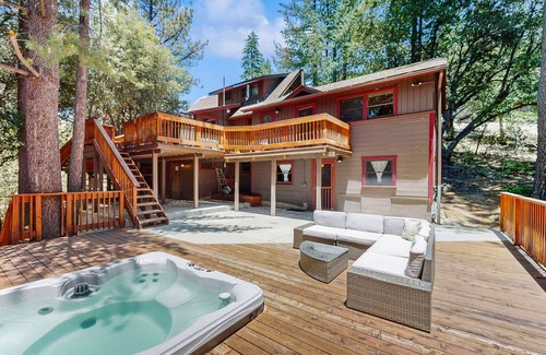Idyllwild Cabin | Fantastic wooded escape with private hot tub, WiFi & deck