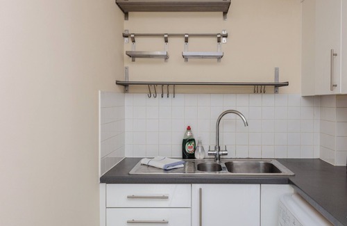 Cathedrals Condo | Fantastically Located 1BD Flag in Central London