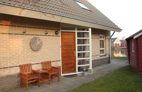 Medemblik House | Fantastically situated vacation home directly on the Vliet