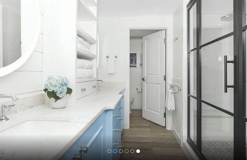 Key West Resort | Fantasy Fest FUN in Key West! 2-bdrms, 2 baths, Kitchen, Laundry, pool, balcony