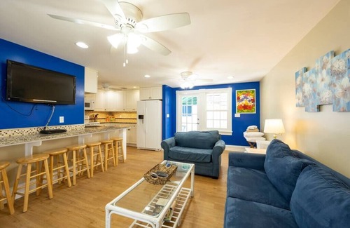 Old Town House | Fantasy Tonight Pool Walk to Duval Sleeps 16