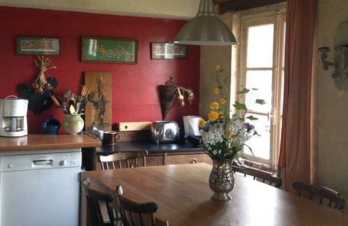 Les Baux-de-Breteuil House | Farm cottage with breathtaking view of the Priory