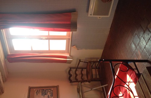 Les Baux-de-Breteuil House | Farm cottage with breathtaking view of the Priory