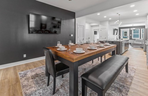 Indianapolis House | Farm House DT Indy w/Pool Table