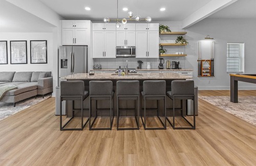 Indianapolis House | Farm House DT Indy w/Pool Table