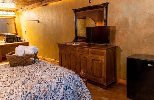 Satin Cabin | Farm House Room - ADA