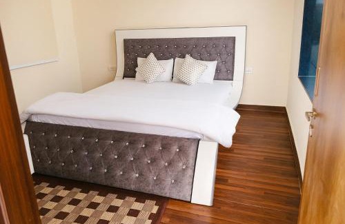 Jaipur District House | Farm house with Pool Garden Rooftop Near Kanota Dam