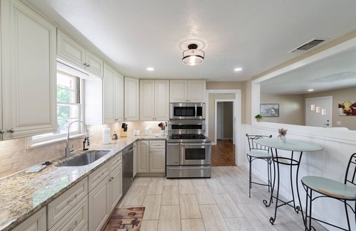 Clay House | Farm Retreat Pet-Friendly Near SAFB, WF, Hunting, Fishing Adventure nearby.