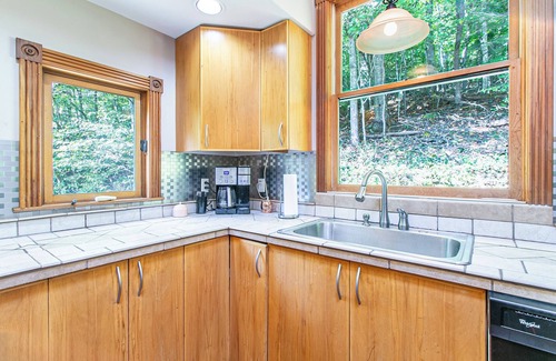 Marshall Condo | Farm Stay 1-bedroom condo with hot tub and outdoor shower in peaceful Marshall
