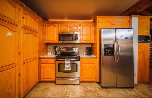 Central Valley Cabin | Farm Stay at the Bell-Zwart Lodge