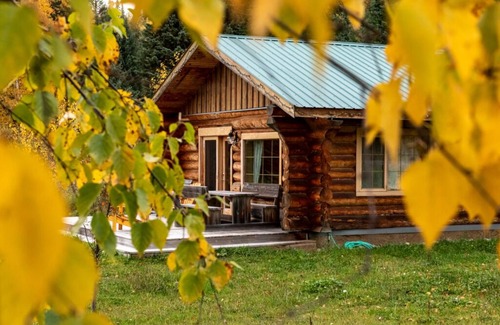 Canim Lake Cabin | Farm Stay in Wolf Cabin at beautiful Kayanara - NEW