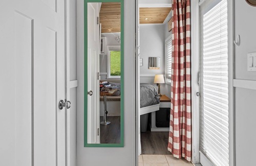 Lookout Valley Neighborhood Association House | Farm Stay w/Pool-15min to Chattanooga-3 Tiny Homes