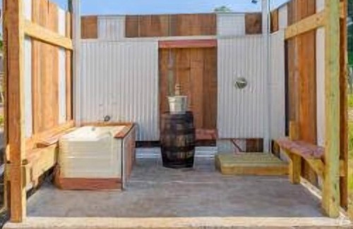 Lookout Valley Neighborhood Association House | Farm Stay w/Pool-15min to Chattanooga-3 Tiny Homes