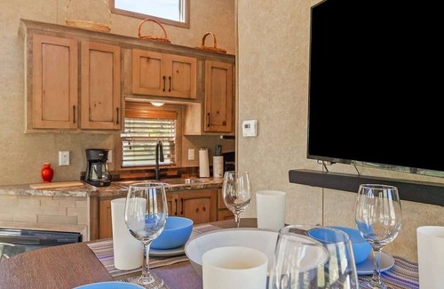 Wildwood House | Farm Stay w/Pool-15min to Chattanooga-3 Tiny Homes