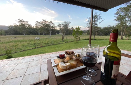 Boolambayte Cottage | Farm Stay With Shared Access to the Pool, Tennis Court, Entertainment/games Room