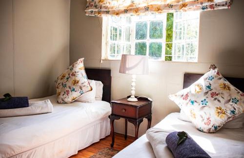 Okhahlamba Apartment | Farm Stays at Acorn Cottages