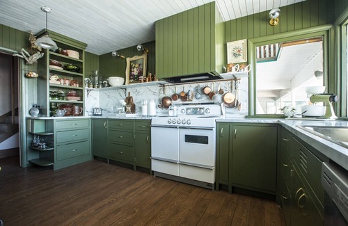 Calgary Other | Farm Two53's Mid-Century Modern Enid house - Wood-fired Hot Tub & Sauna