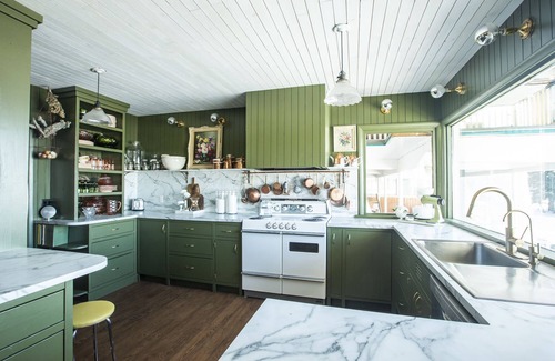 Calgary Other | Farm Two53's Mid-Century Modern Enid house - Wood-fired Hot Tub & Sauna