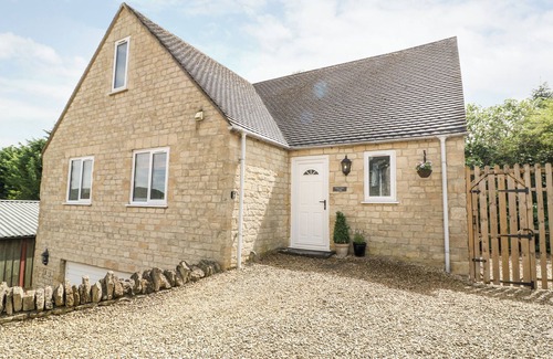 Painswick House | FARM VIEW LODGE, family friendly, with a garden in Painswick