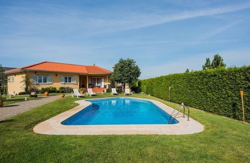 Cinfaes House | Farm Villa Verde located in the village of Cinfães