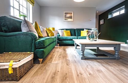 Dunholme Cottage | FARMCOURT BARN 57 EASTFIELD LANE, family friendly in Welton