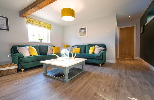 Dunholme Cottage | FARMCOURT BARN 57 EASTFIELD LANE, family friendly in Welton