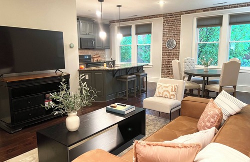 Fayetteville Condo | Farmer's Market Flair! Steps to downtown Fayetteville Square
