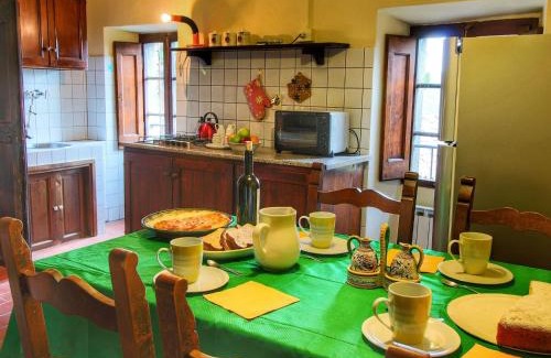 Monte Santa Maria Tiberina House | Farmhouse in Umbria near Palazzo Bourbon