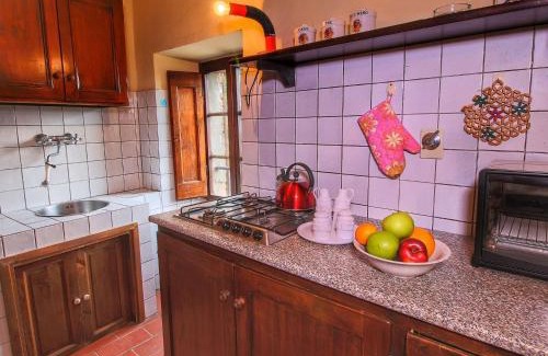 Monte Santa Maria Tiberina House | Farmhouse in Umbria near Palazzo Bourbon