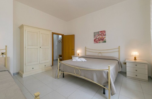 Bibbona Other | Farmhouse 'Agriturismo I Debbi - L'Olivo' with Private Veranda, Wi-Fi and Air Conditioning