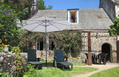 Plougasnou House | farmhouse between land and sea