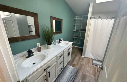 Ruch Other | Farmhouse Bliss Escape to Nature