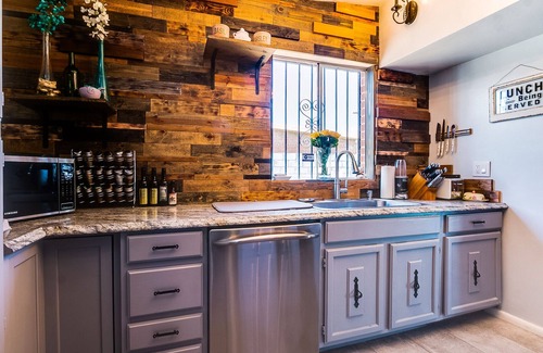 Tucson House | Farmhouse Charm Meets Modern Luxury – Pool Included! Welcome to Eli Place