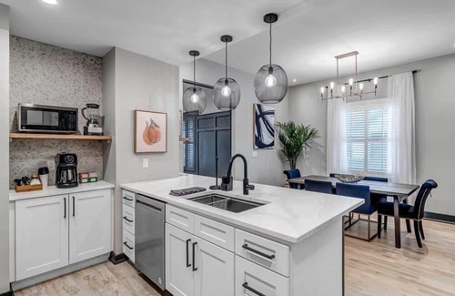 San Marco House | Farmhouse chic in San Marco - 5 min to downtown!