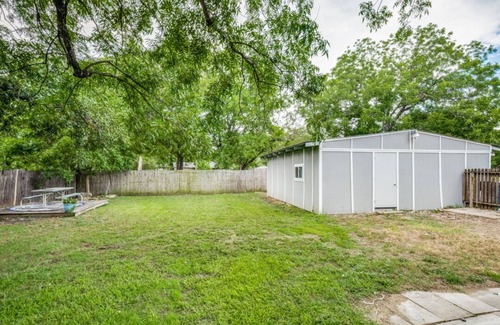 Justin Other | Farmhouse cuteness in Quaint Justin Tx, Walk to old town and enjoy! n